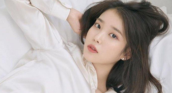 IU đã nhập vai bà dì một cách táo bạo