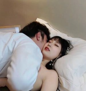 Trong khách sạn một cô gái gợi cảm đã bị chinh phục đến mức não nề