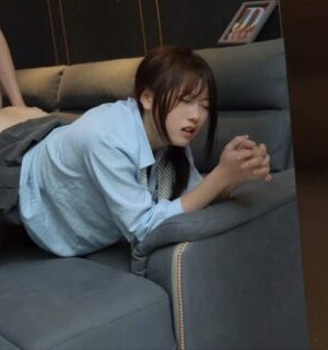 Nửa đêm cô em họ lén vào phòng anh trai để mời gọi chuyện ấy